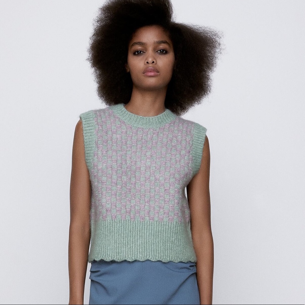 Sleeveless Knit Vest in Mint & Pink